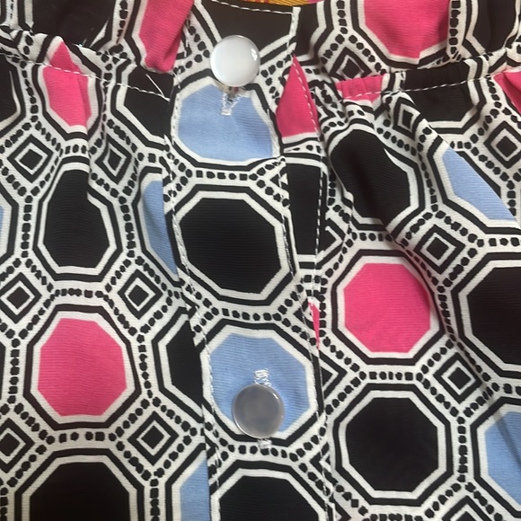 Ruby Rd. - Black Pink and Blue Geometric Design Button down Blouse - Size 2X - Picture 4 of 6